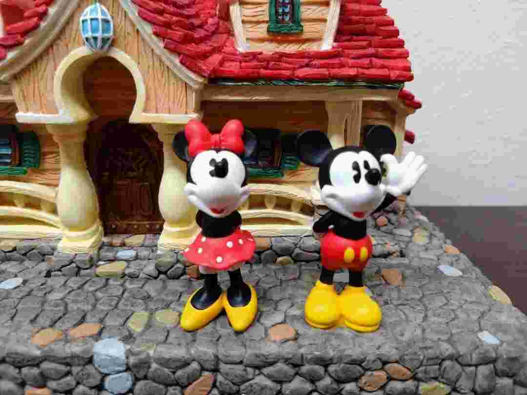 Disney store limited Includes Mickey's house music box figure pair watch 8462MT