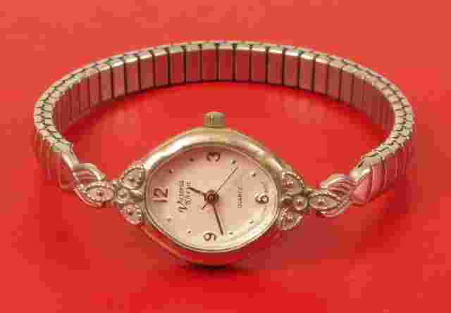 VICTORIA RHEIN WATCH NOTWORKING FORPARTS/REPAIR UNTESTED MAY JUST NEED BATTERY !