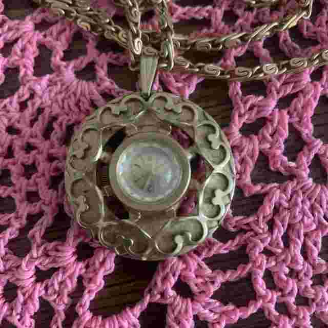 Pretty Vantage Mechanical Wind Up Vintage Necklace Pendant Watch - Untested
