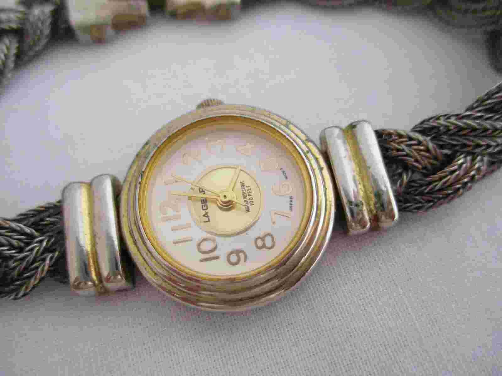 LA Gear Women's Analog Watch Gold Toned Bracelet Band
