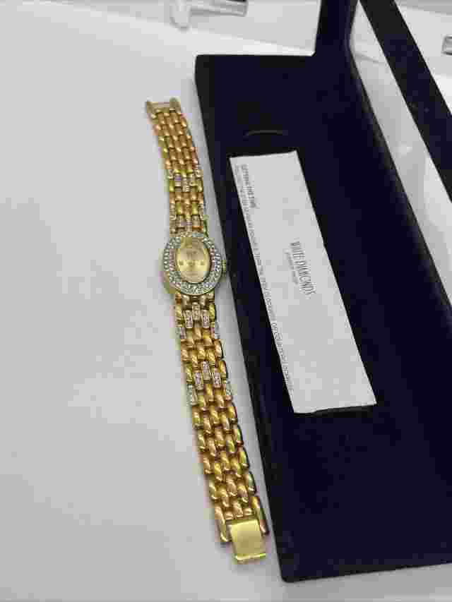 Elizabeth Taylor White Diamonds Ladies Goldtone Watch And Box