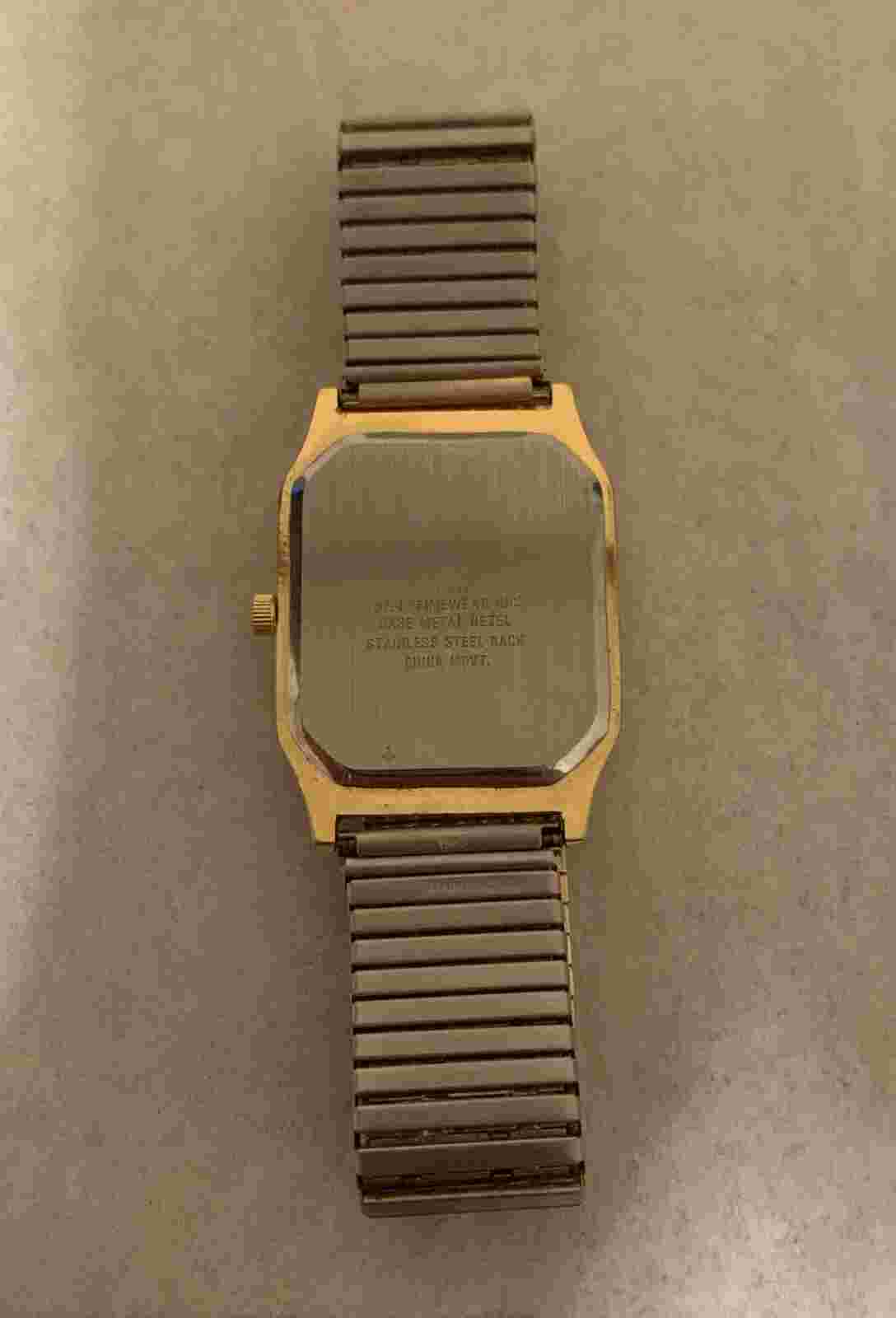 Men’s Sasson Gold Tone Quartz Dress Wristwatch New Battery Working