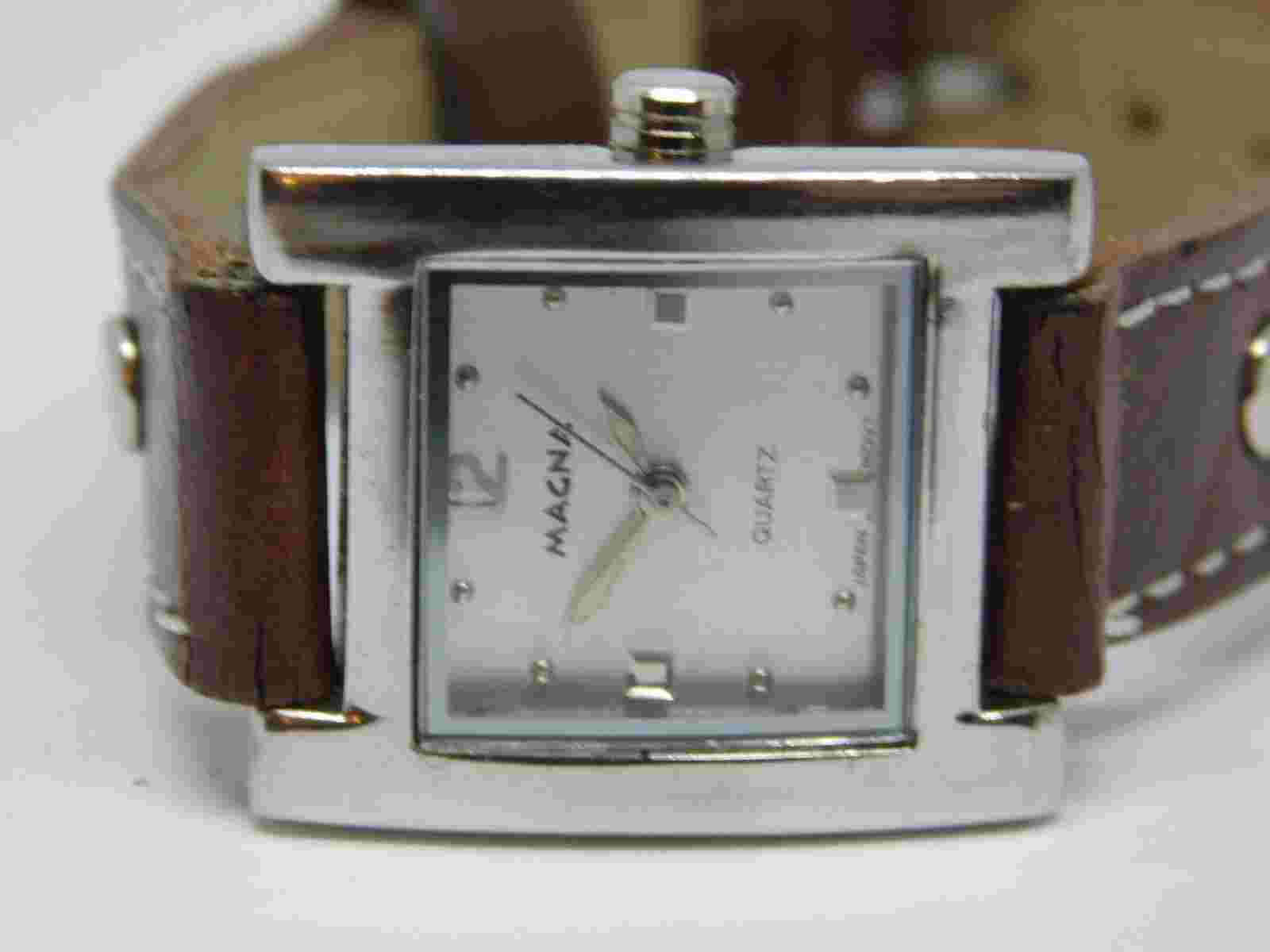 Magna 11175 Silver Tone Case Quartz Analog Women's Watch New Battery
