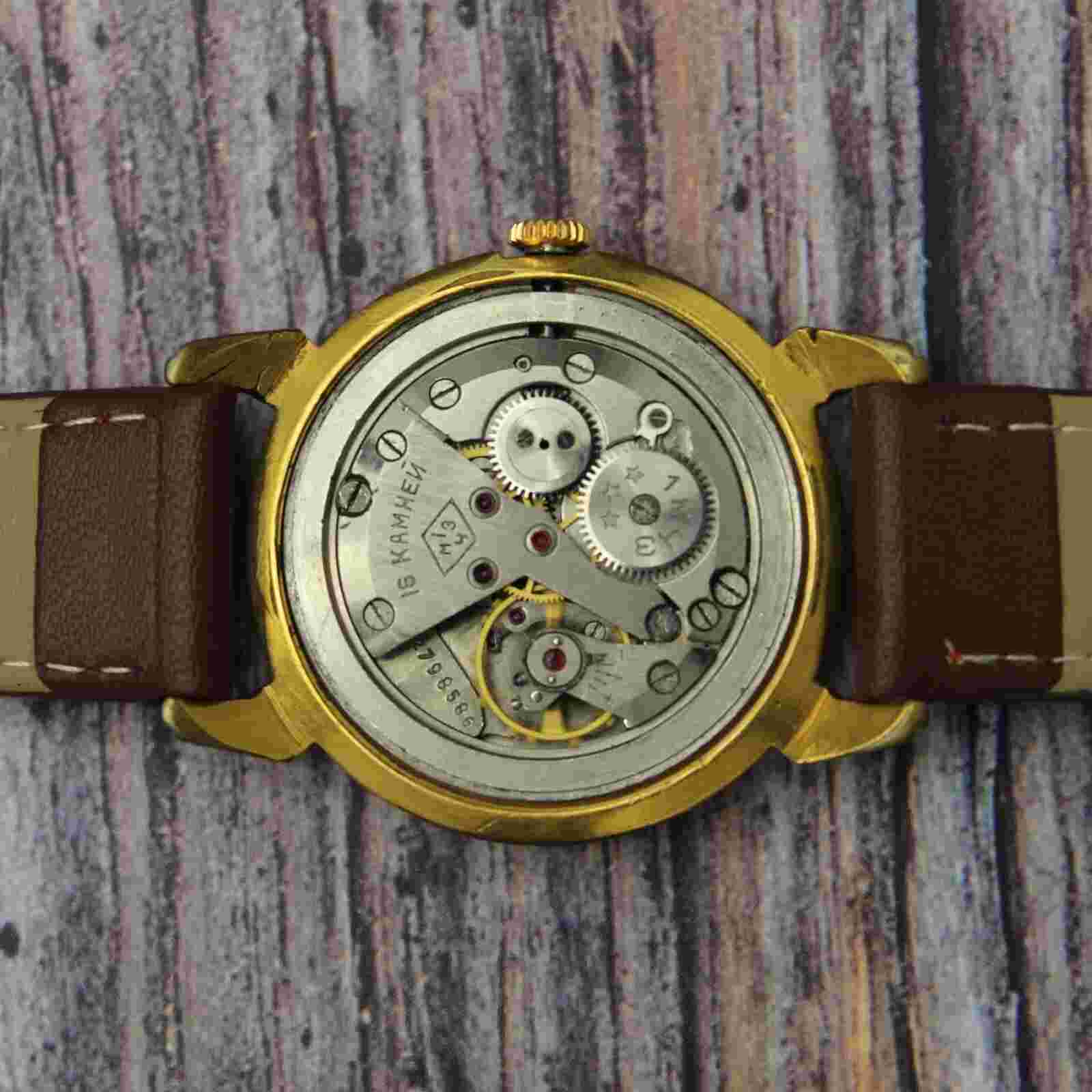 KIROVSKIE mechanical mens Gilded watch Crab Case USSR 1950s 1MChZ КИРОВСКИЕ⌚