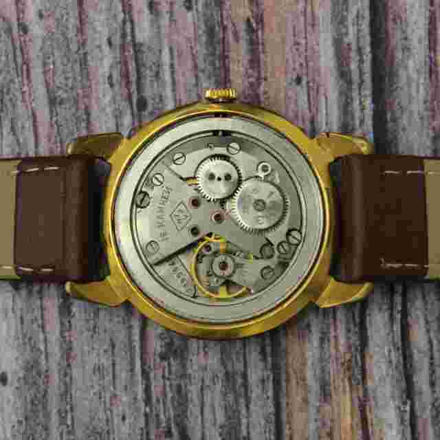 KIROVSKIE mechanical mens Gilded watch Crab Case USSR 1950s 1MChZ КИРОВСКИЕ⌚
