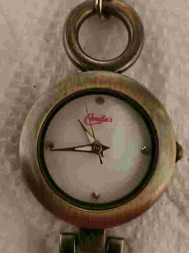 Vintage, WORKING!!! Candies Quartz Ladies Watch With cool chain band, new batter