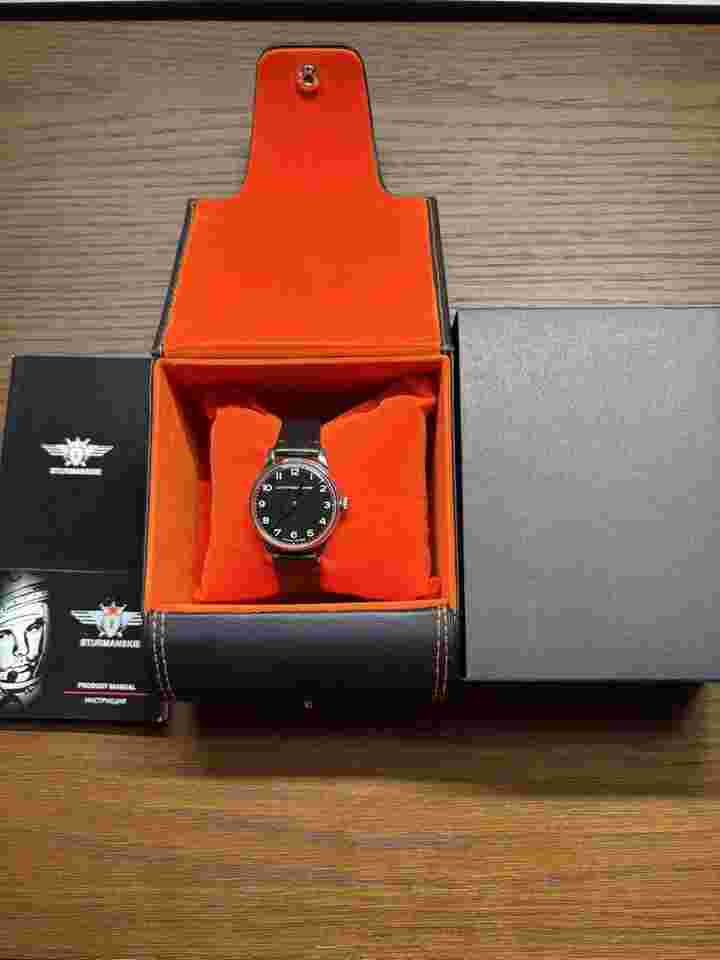�Y�S�T�Q�M�@�N�I�N Stolmanski Hand-Wind Black Watch