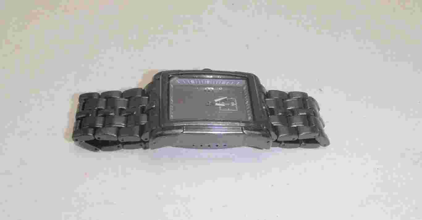 Mossimo Quartz Sqaure Watch Chipped Crystal & Needs Battery