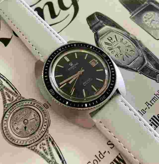 SuperRare REVUE CERBERUS DS Automatic 22 Jewels SWISS MADE