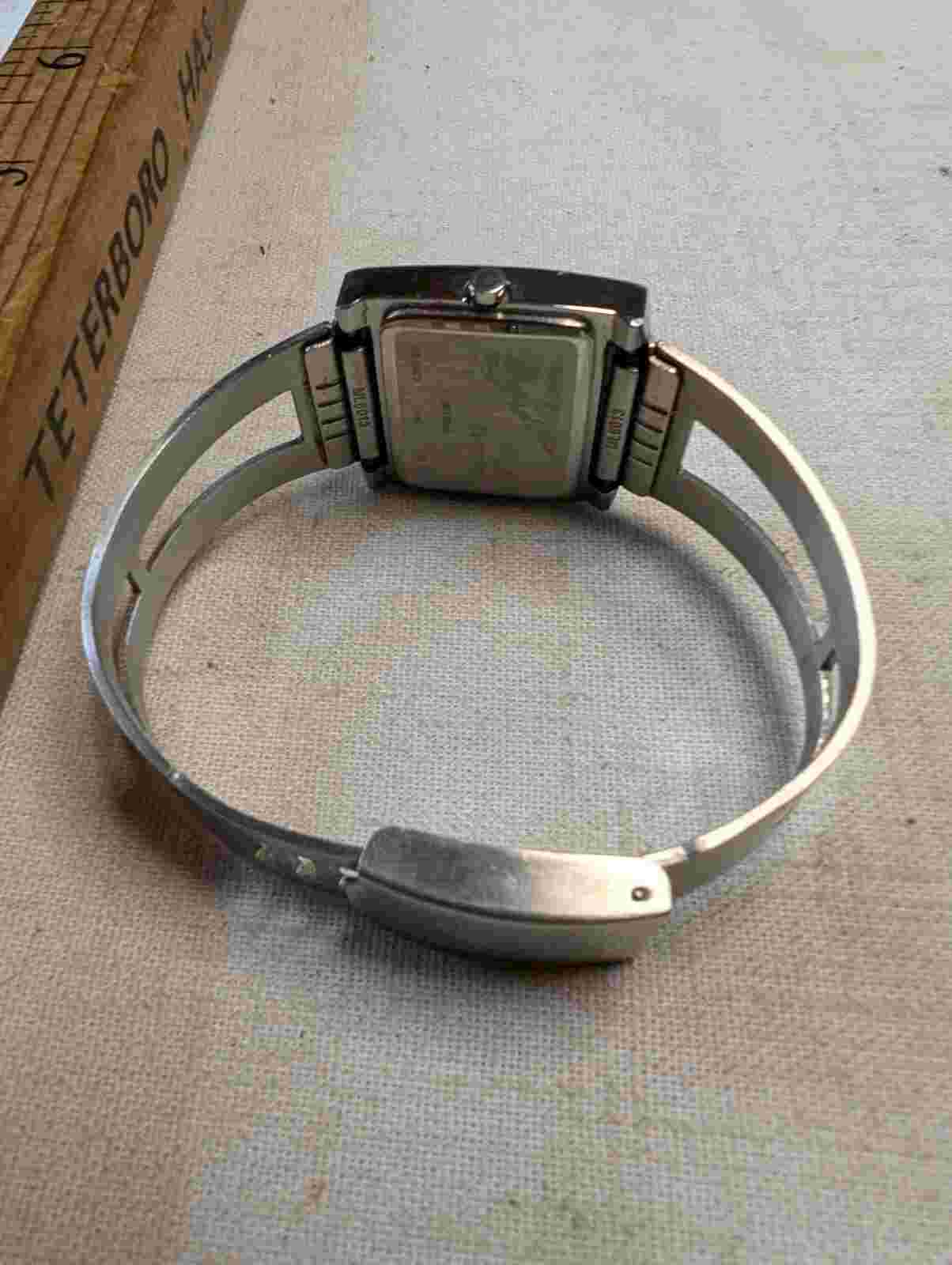 Ladies Stainless Bangle FasTrack By Titan India Quartz - Fresh Battery