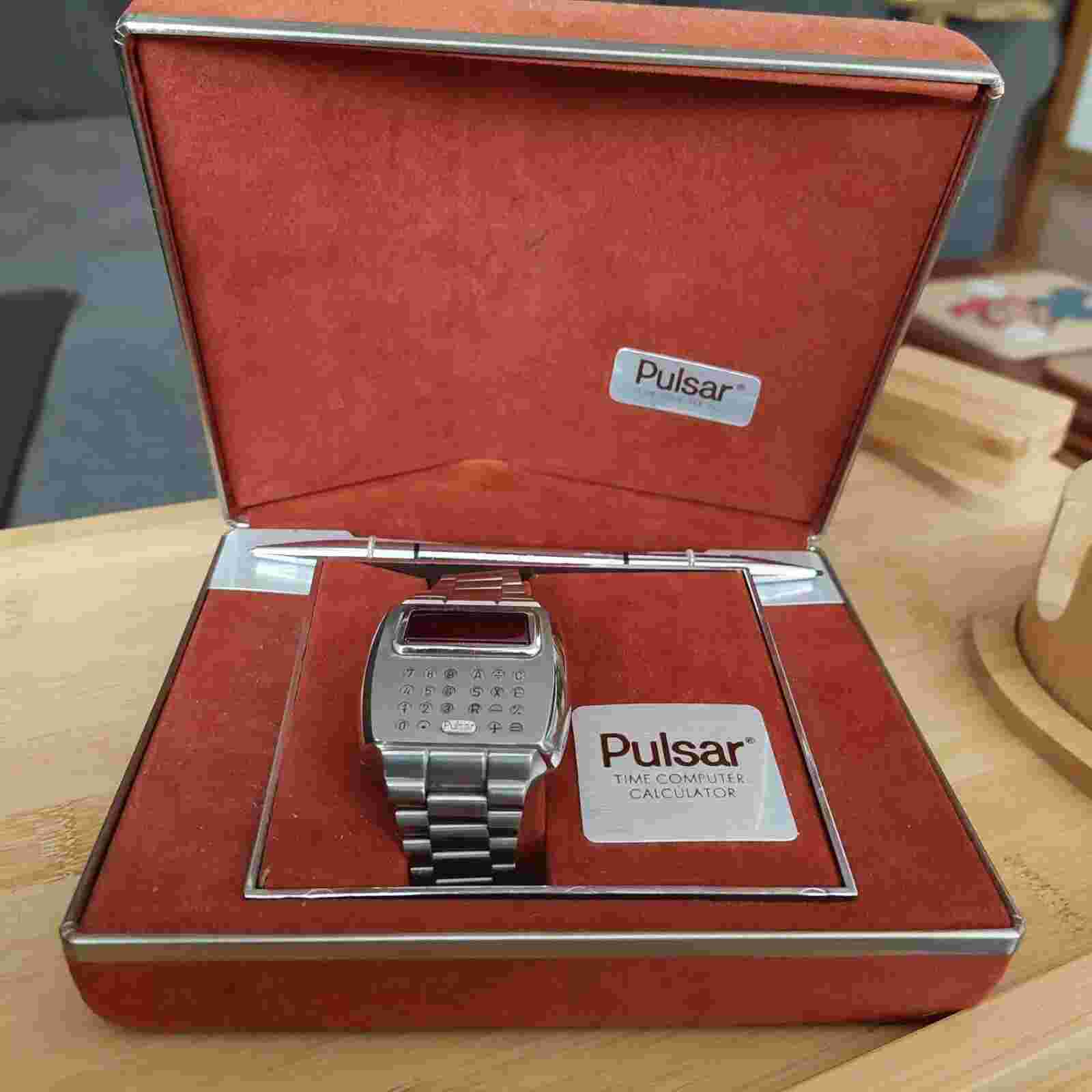 Pulsar Time Calculator Men's Stainless Steel Watch-Pristine condition