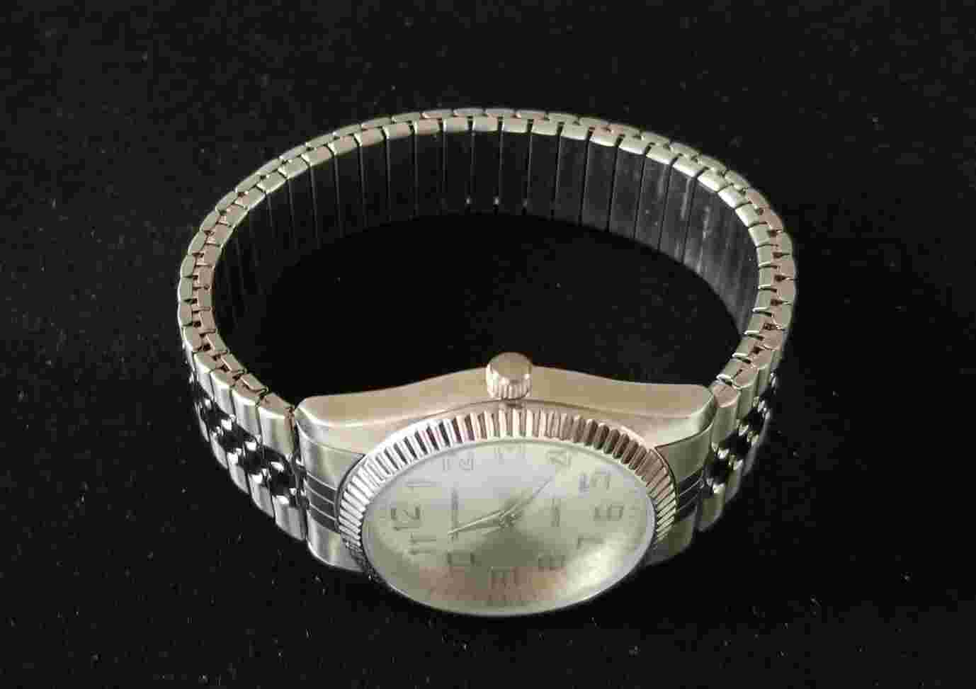 Men's Taylor Jensen Silver Tone Watch Expansion Band 7"-9" New Battery