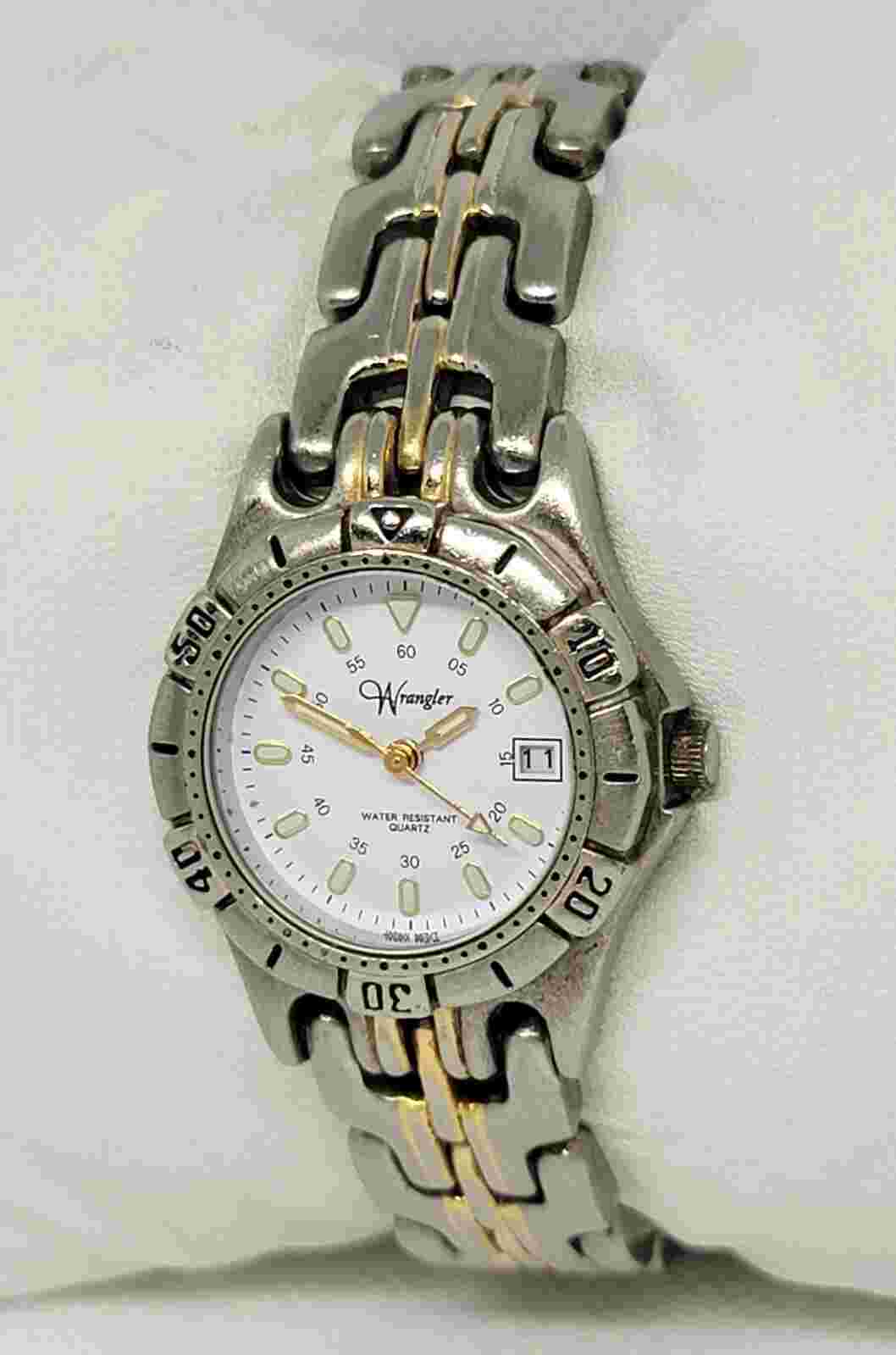Ladies Wrangler Round Silver Tone White Dial Luminous Date Analog Watch F1