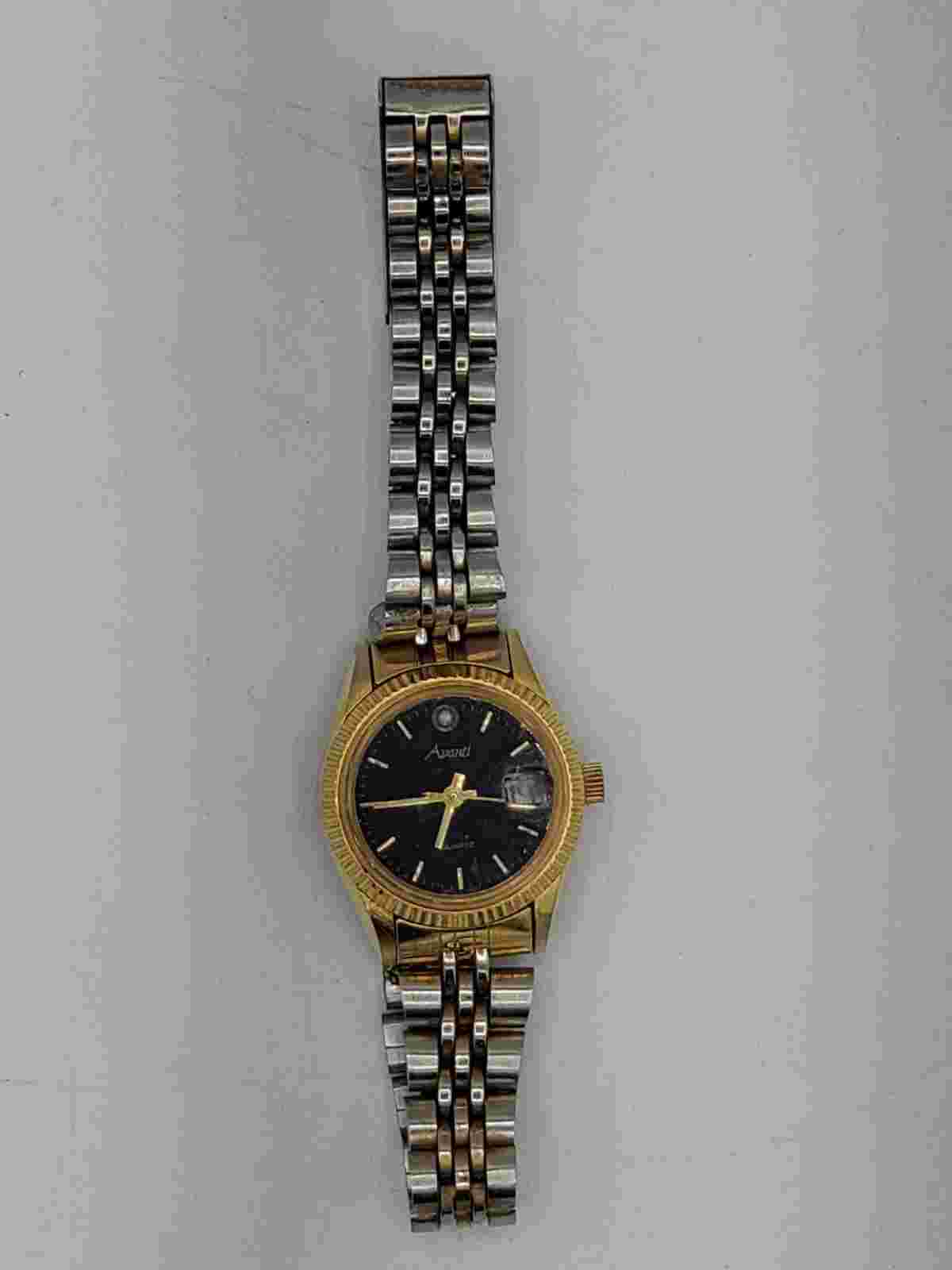 VINTAGE AVANTI Quartz Analog Stainless Steel Case And Bracelet wrist watch Rare