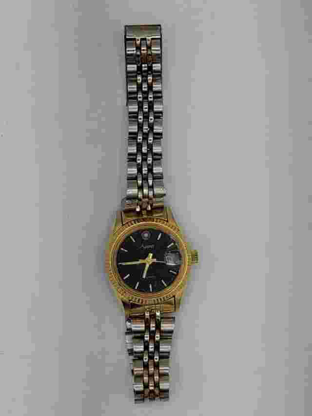 VINTAGE AVANTI Quartz Analog Stainless Steel Case And Bracelet wrist watch Rare