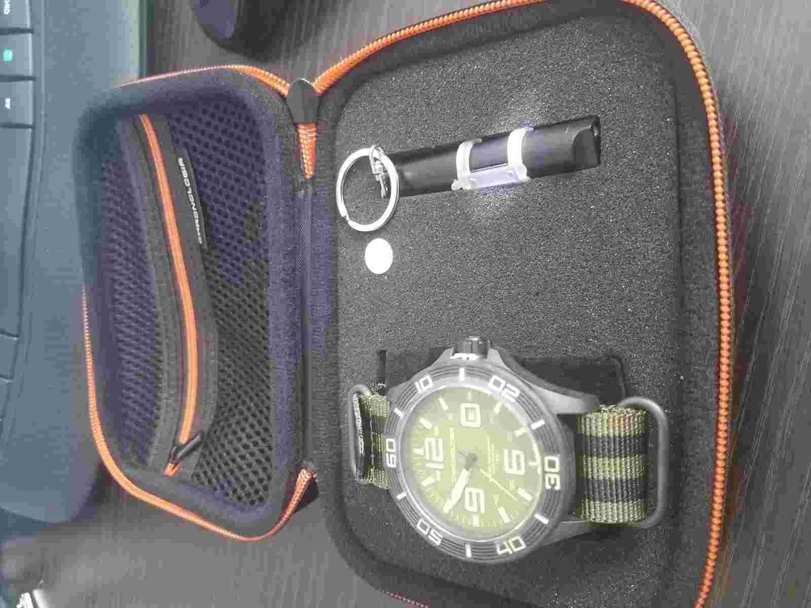 chronologia surf watch R002.5 Green Quartz Carbon Fiber
