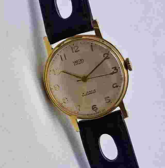 VINTAGE SMITHS EVEREST CHAMPANGE DIAL MANUAL WIND 31 MM. MAN'S WATCH / S032