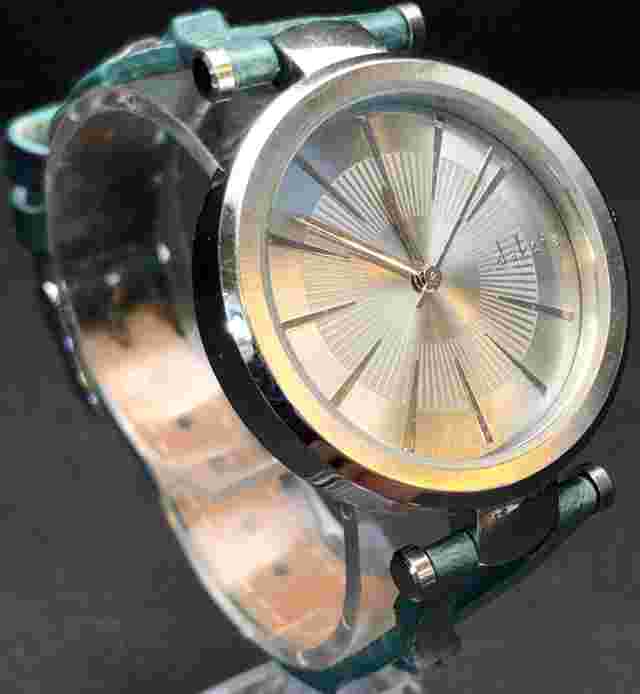 Vintage Women's Dakota Analog Watch WR50M - Untested - May Need Battery/Repair