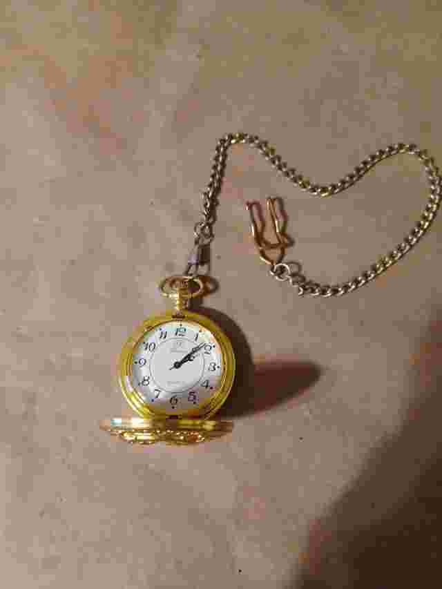 Vintage Remington pocket watch. Does Not Work. Won't Wind-up.