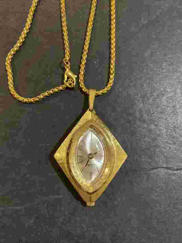 Vintage CHATEAU SWISS MADE Gold Tone Wind Up Mechanical PENDANT WATCH