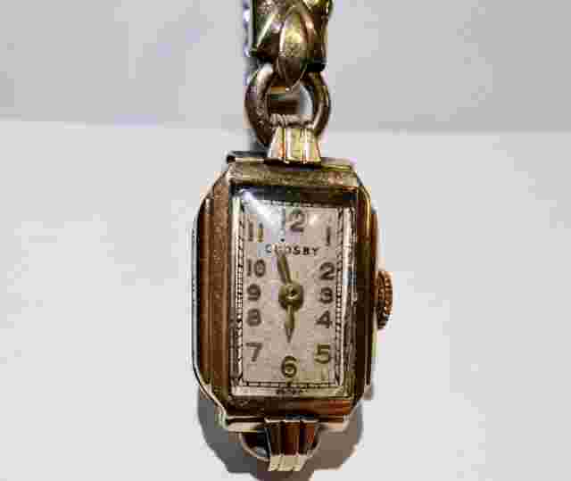 Vintage Ladies Swiss Gold Toned Crosby Watch with Expansion Band 17 Jewels AS IS
