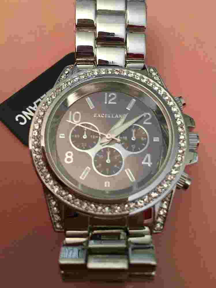 WRISTWATCH: Silver. EXCELLANC. BNWT. Stonework Detail.