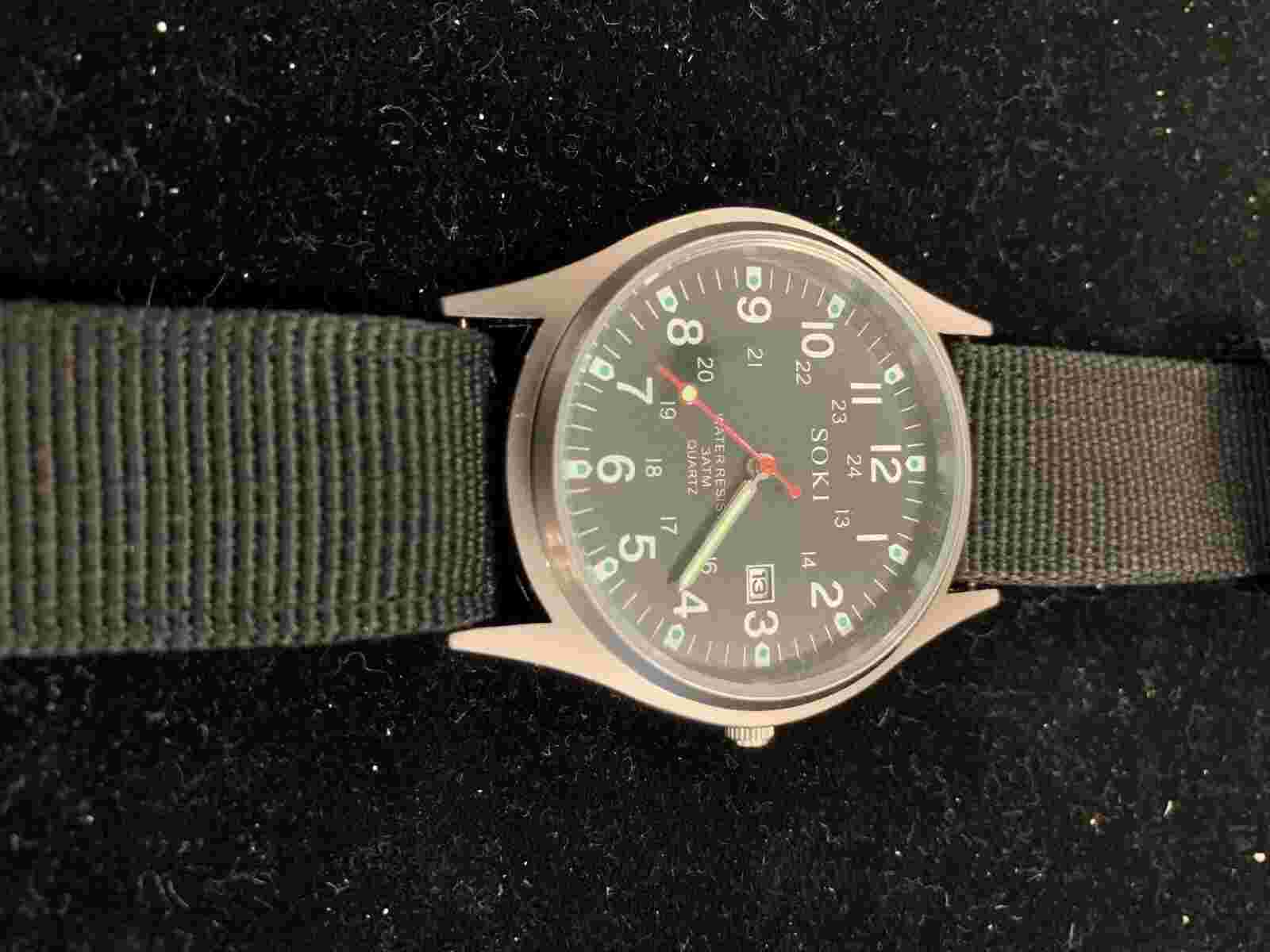 New men's black easy-to-read military dial calendar quartz wristwatch