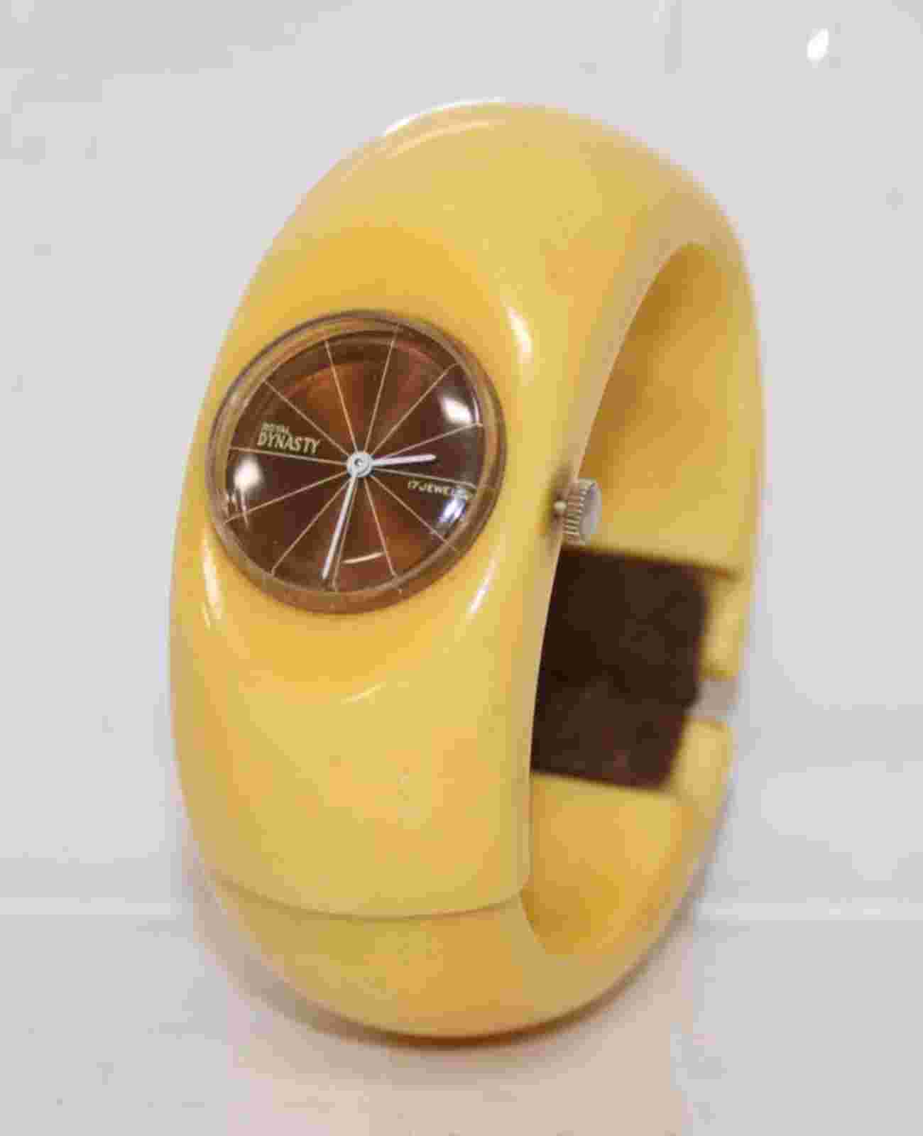 Chic & RARE Vintage 1930s Yellow Bakelite Clamper Watch by Royal Dynasty Runs!