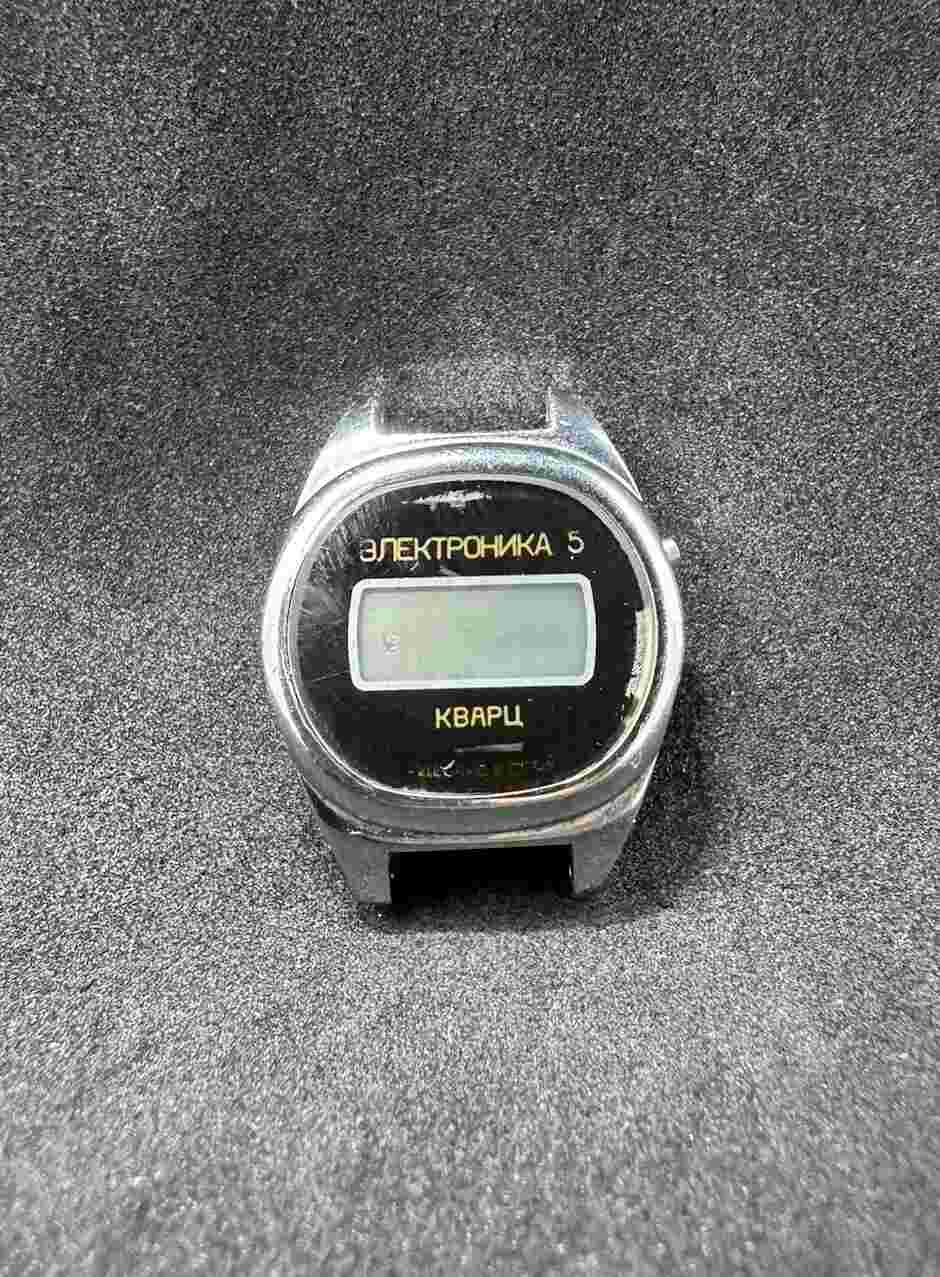 watch Electronika Women's USSR  Soviet Quartz Electronica watch Rare Vintage