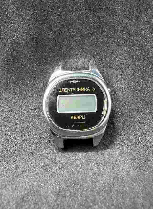 watch Electronika Women's USSR  Soviet Quartz Electronica watch Rare Vintage