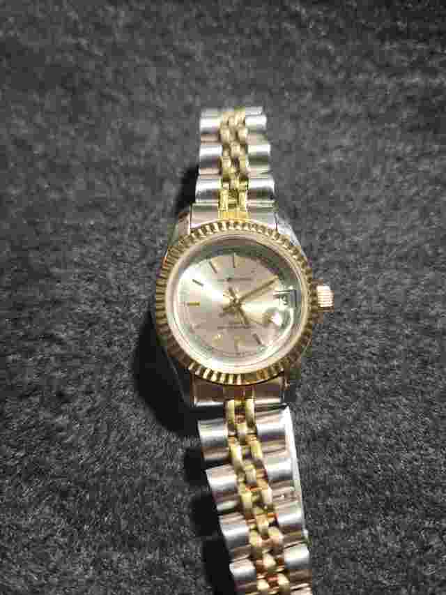 Vintage Sag Harbor Ladies Silver Gold Tone Watch w/ extra links to expand fit