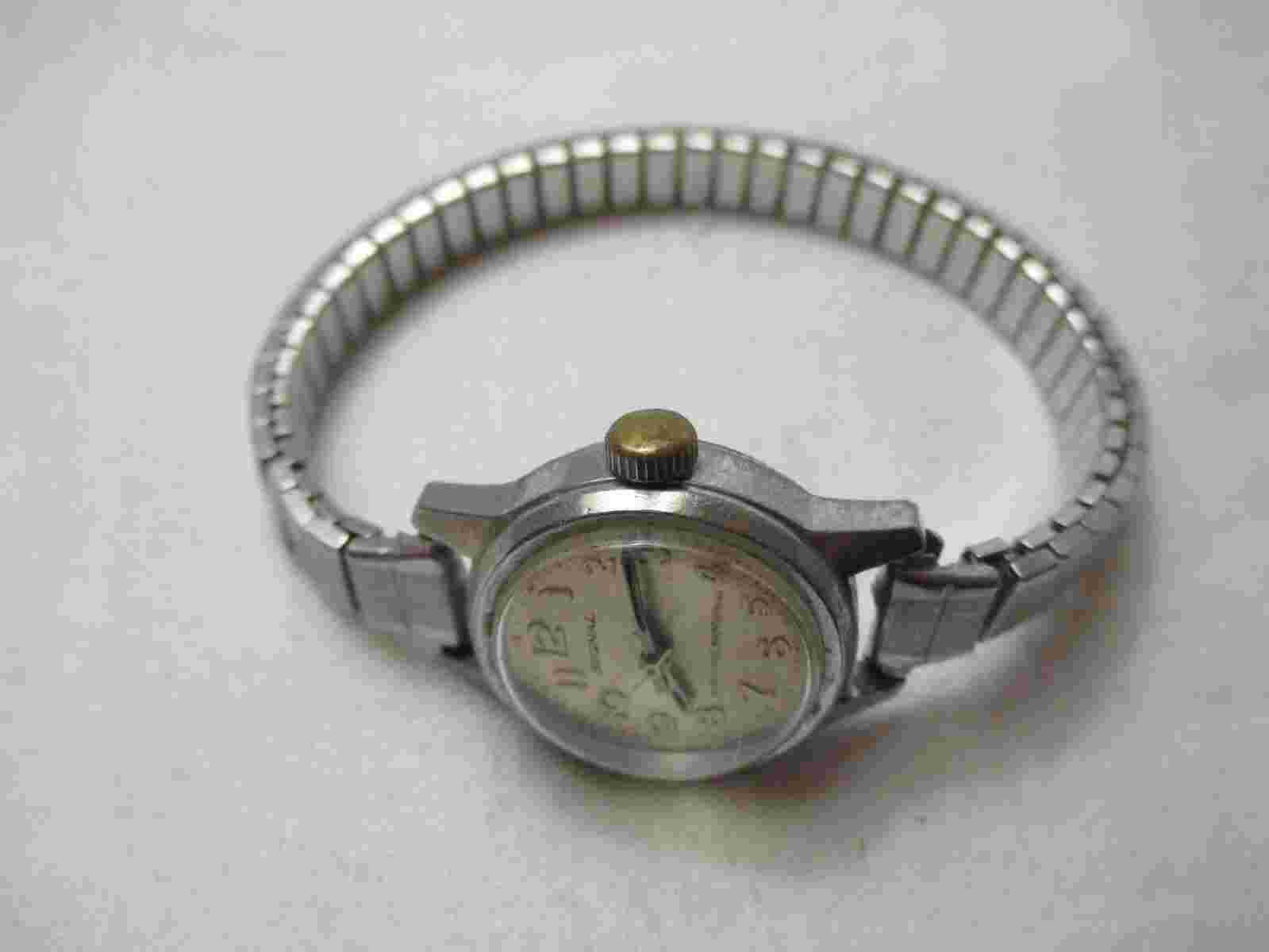 Signal Wind Up Wristwatch Silver Tone Expansion Band Water Resistant Vintage