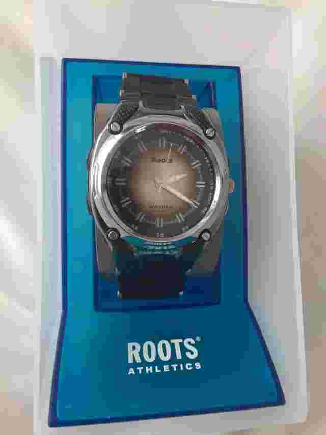 Vintage ROOTS Athletics Mans Watch WR100M Quartz wristwatch nos