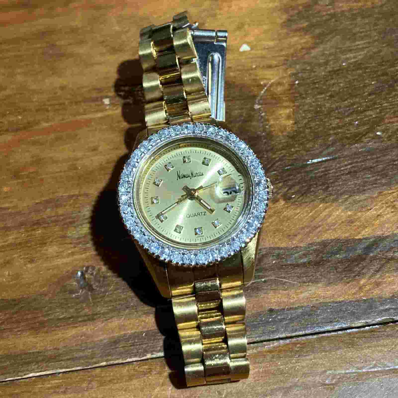 Neiman Marcus Womens Analog Wristwatch Quartz Movement Works w new battery