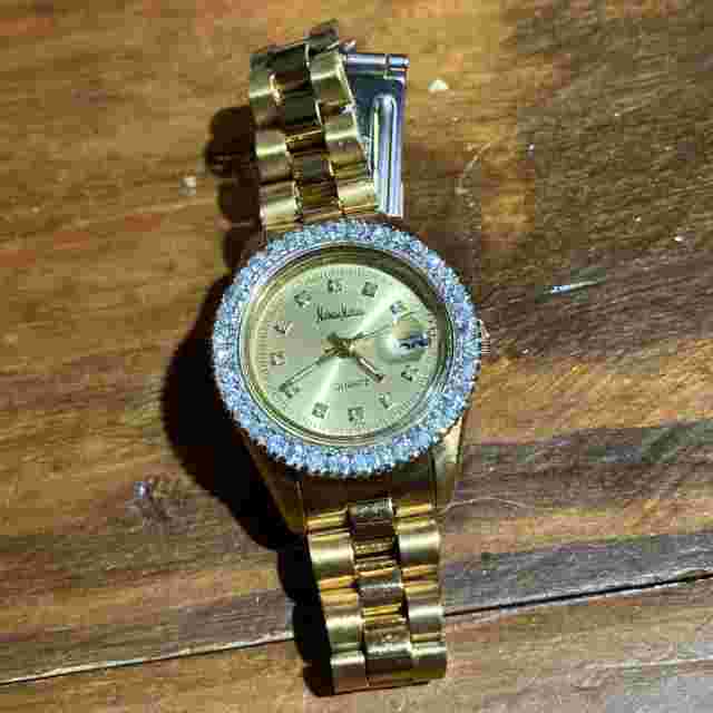 Neiman Marcus Womens Analog Wristwatch Quartz Movement Works w new battery