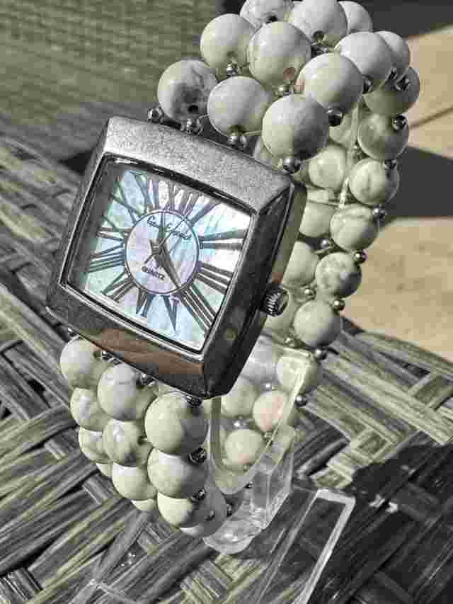 Women’s Gem Essence 3 Strand Beaded Pearl Bracelet Stretch Quartz Watch MOP