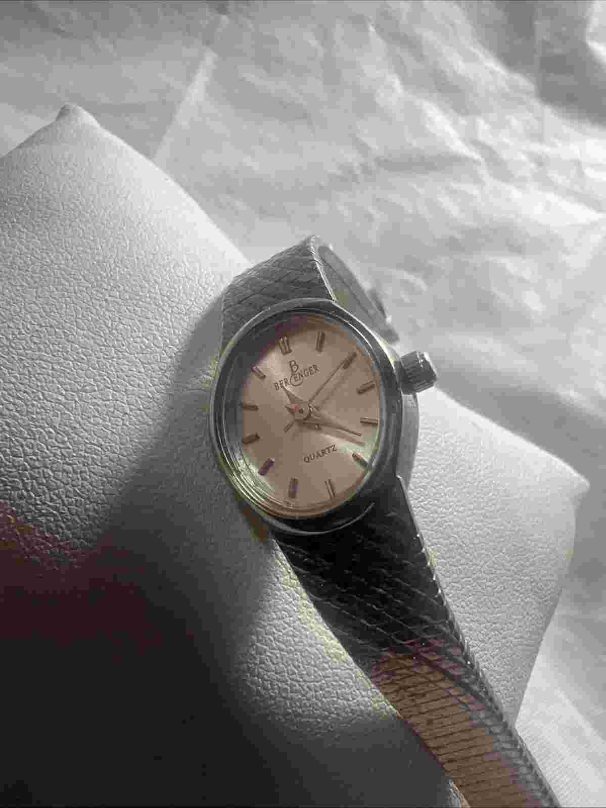 Berenger C/C145,1 Micron Pump Solid glass case ladies watch, easy adjustable ban