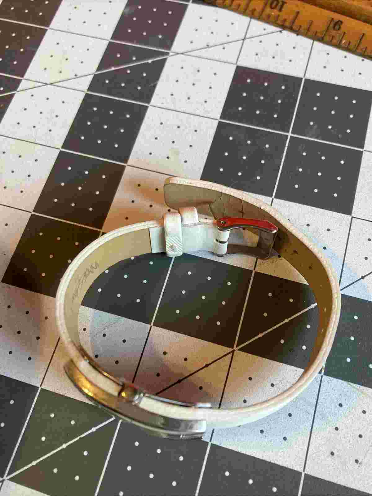 MOSSIMO Silvertone Case-Bezel/White Face/White Leather Band/Woman MM90214