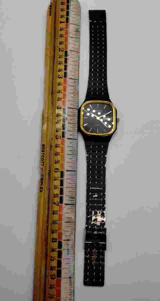 Vintage Advance Black Gold Enamel Band Wristwatch Quartz Black Dial
