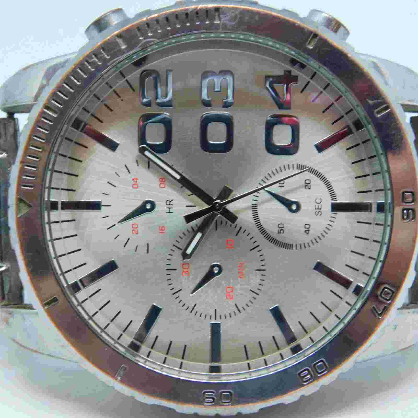 Massive Heavy American Exchange 7556 Quartz Men's Fashion Watch Sz. 8 1/4"
