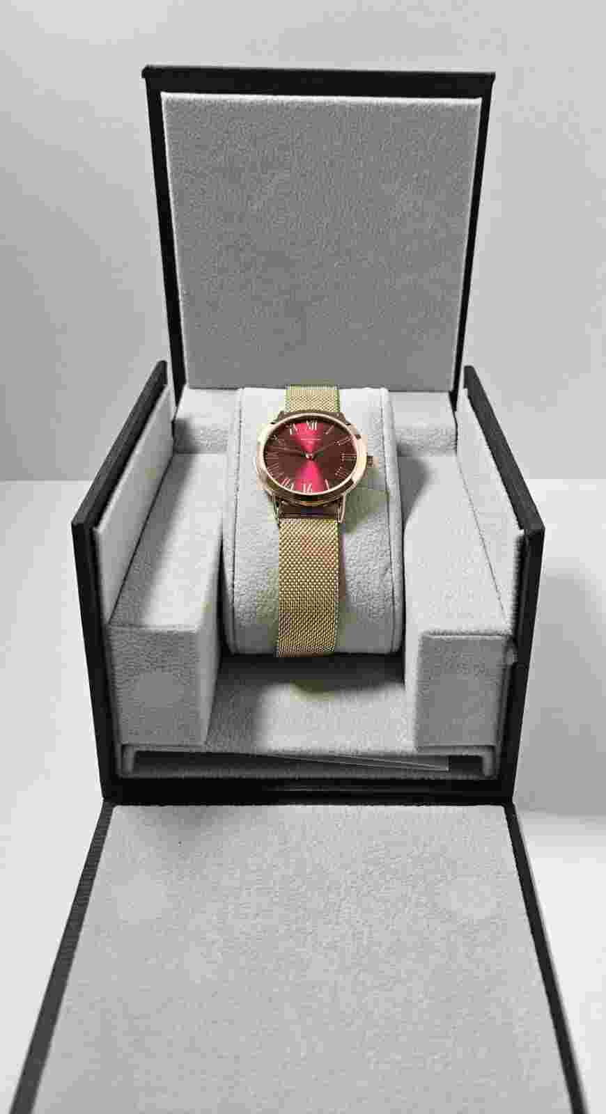 3 ATM Stainless steel case Stainless steel mesh bracelet Sapphire crystal Case