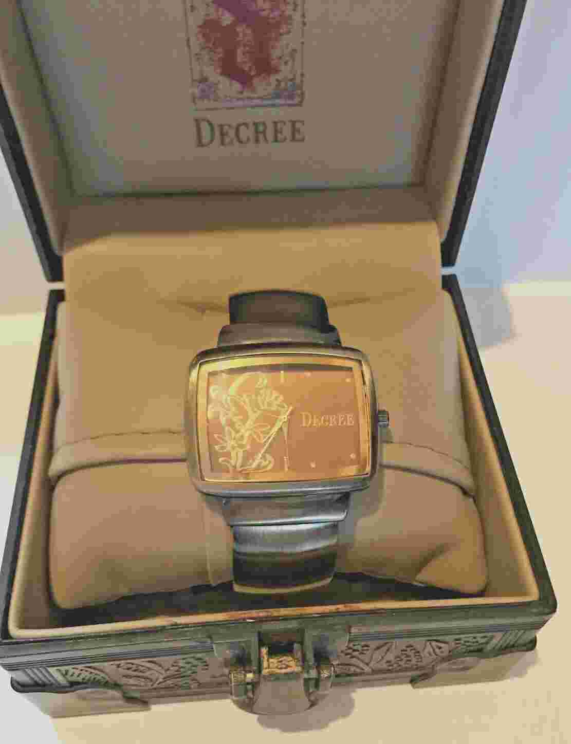 Decree Woman's Analog Bangle Band Wrist Watch in Treasure Chest Box