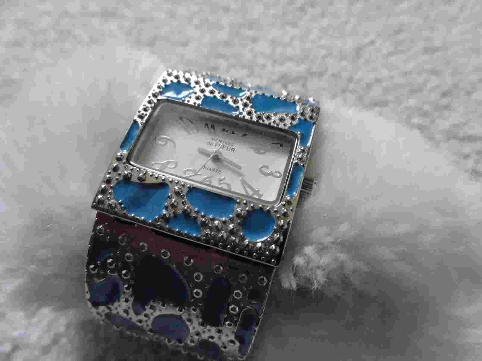 Montres de Fleur Quartz Ladies Watch