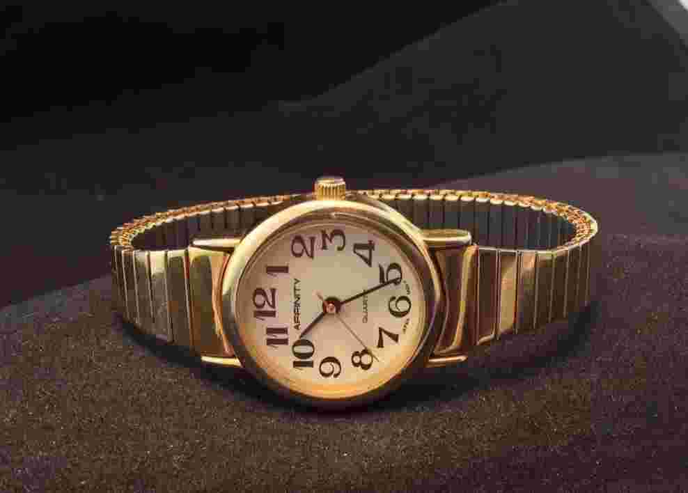 Affinity Quartz Watch Gold Tone Stretch Bracelet Easy To Read Numbers Works