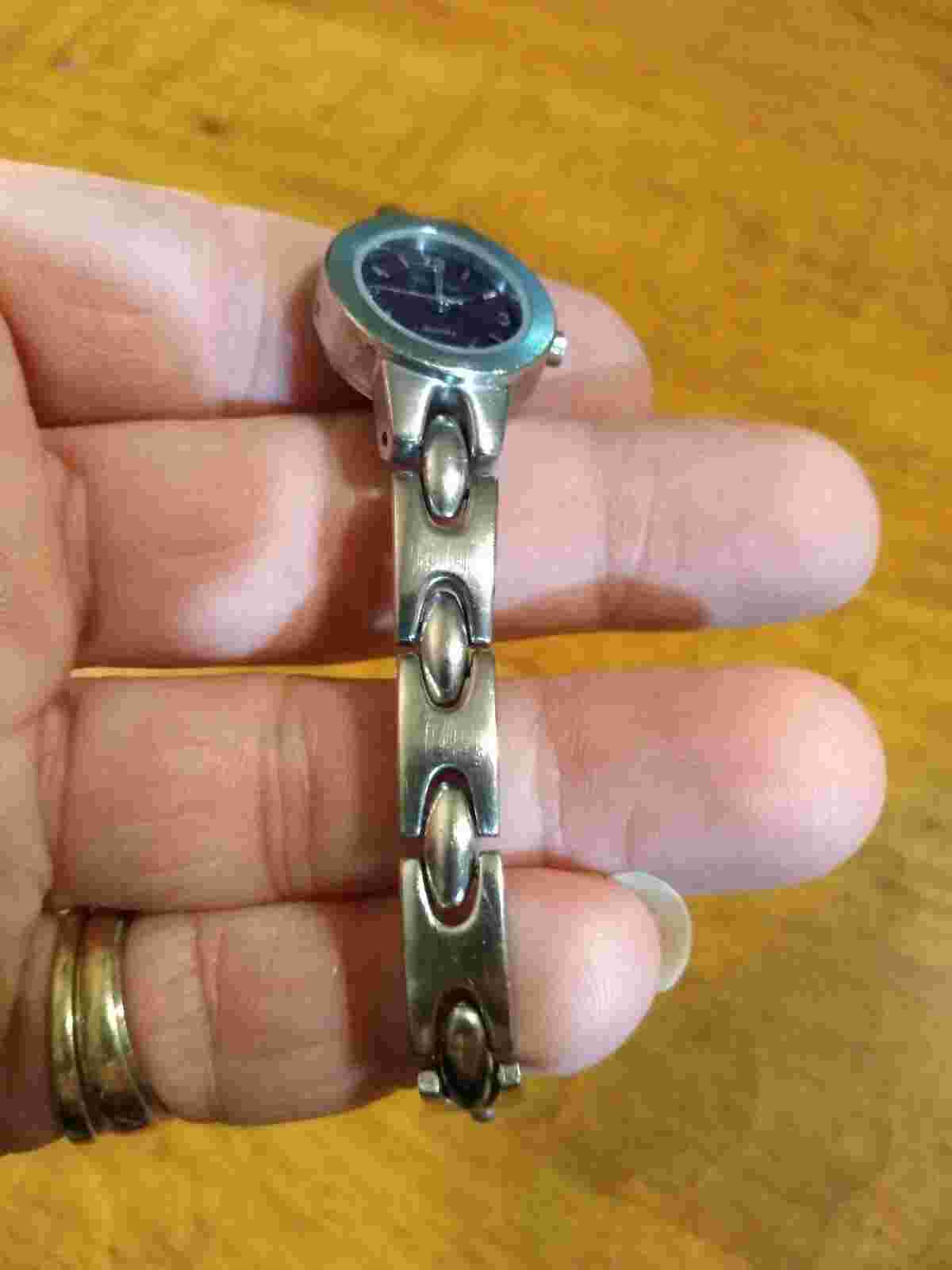 Vintage 1990's Willow Bay ladies watch, running with new battery installed NR N