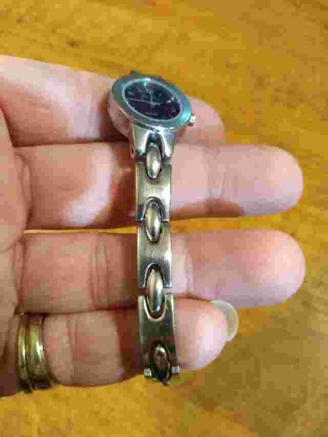 Vintage 1990's Willow Bay ladies watch, running with new battery installed NR N