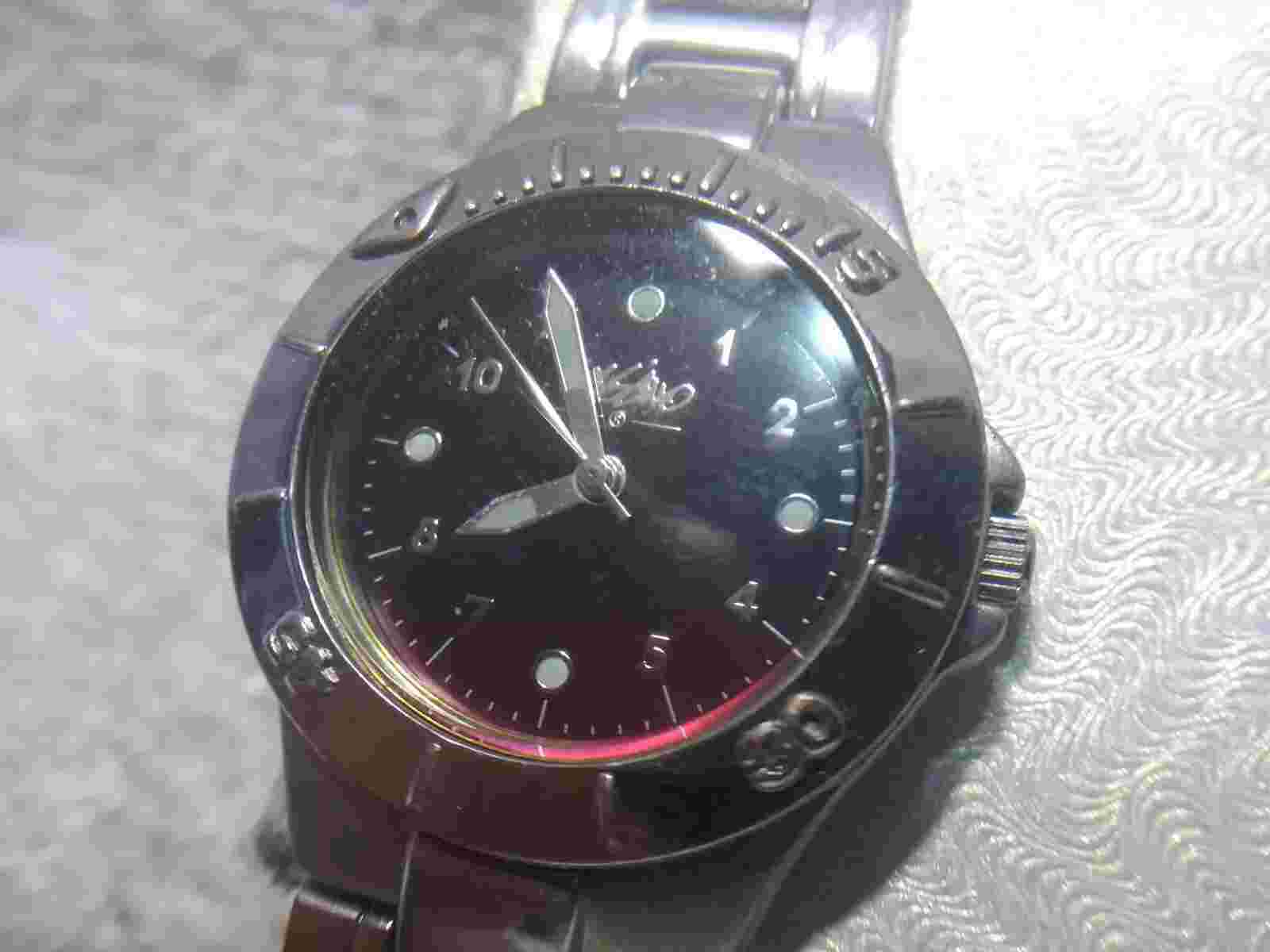 Mossimo Quartz Watch Silver Bracelet Rot Bezel Black Dial New Bat Works Great