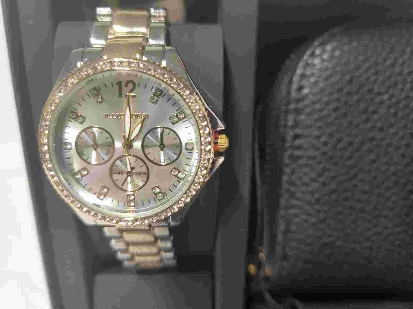 NEW IN BOX Alexis Bendel Ladies Analog Silver Gold Tone  Watch & Wallet Gift Set