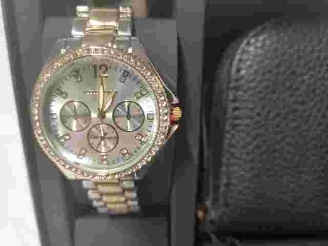 NEW IN BOX Alexis Bendel Ladies Analog Silver Gold Tone  Watch & Wallet Gift Set