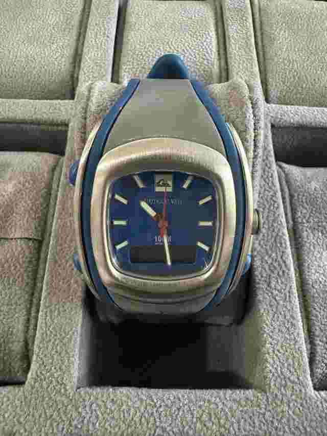 Quicksilver Blue Mens Wristwatch Grey